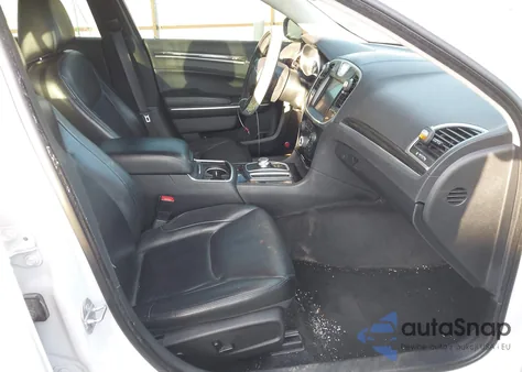 2016 Chrysler 300 Anniversary Edition z USA, uszkodzony, nr VIN 2C3CCAAG2GH208123